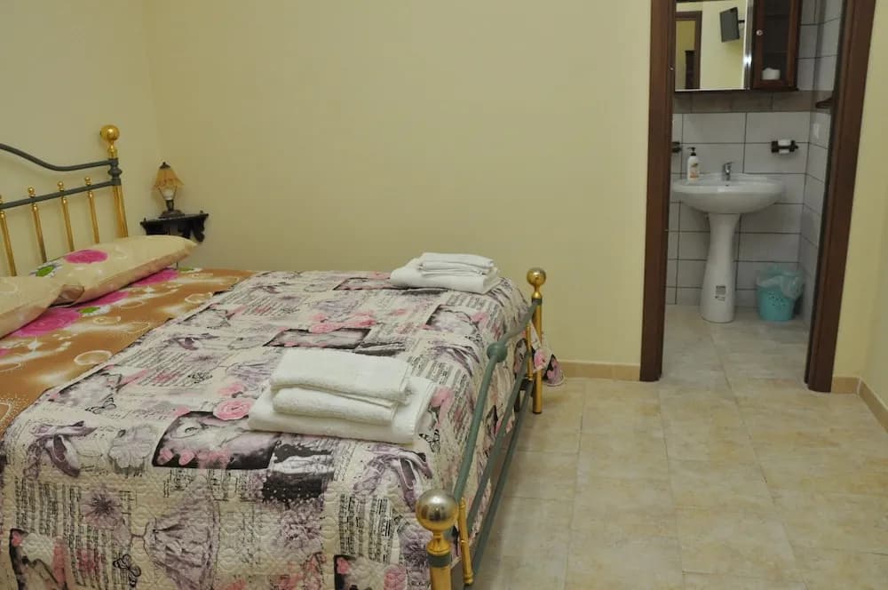 Economy room
