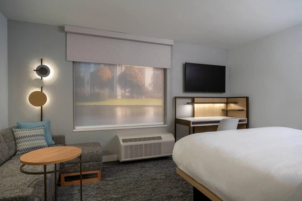 1 Bedroom Double Suite full double bed