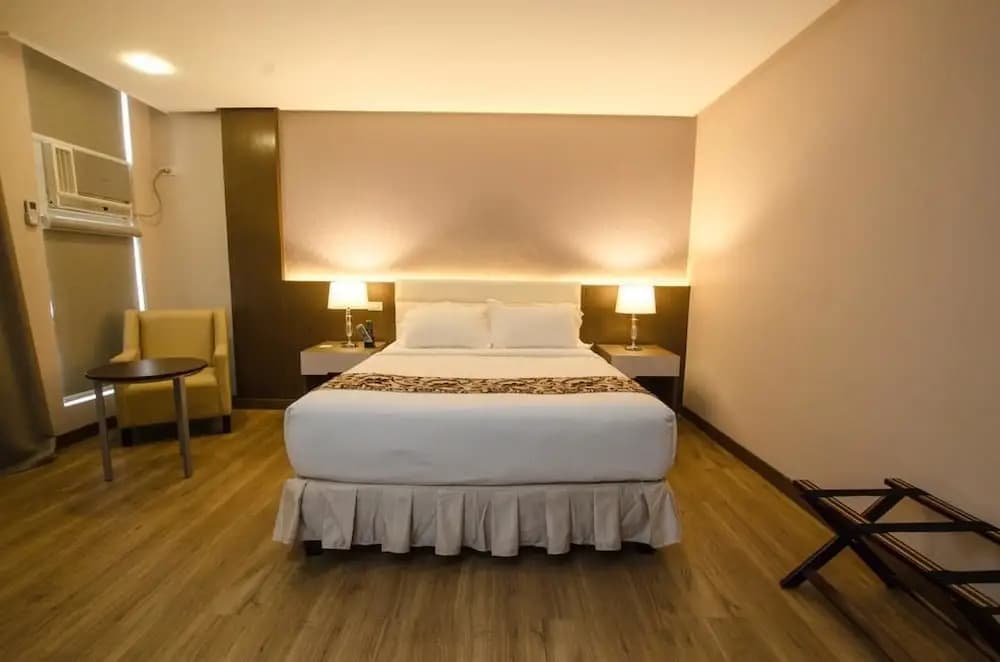 Premium Double Suite with balcony full double bed