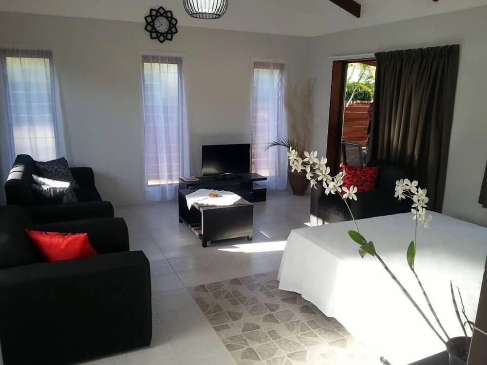 Bungalow with balcony and with garden view