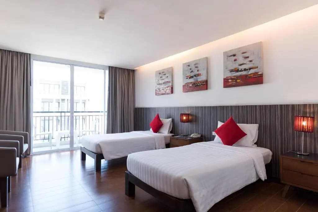 Deluxe Double room with city view twin beds