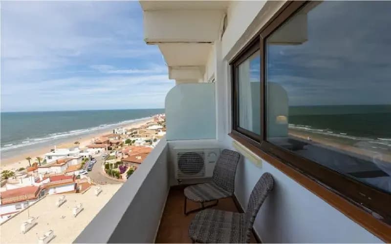 Apartment with balcony and with sea view