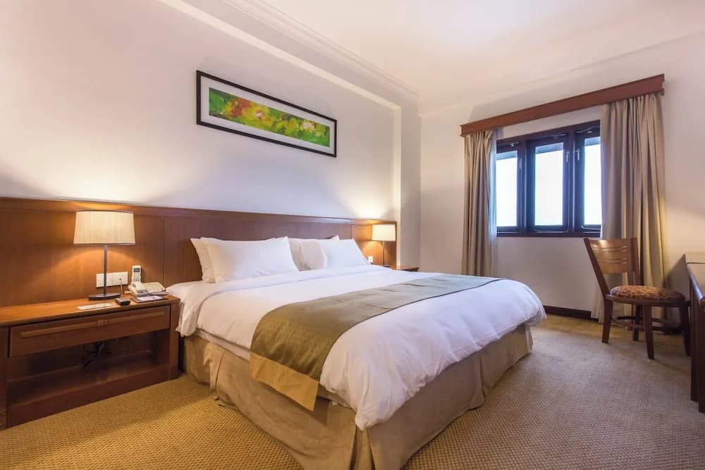 Deluxe Double Suite with balcony full double bed