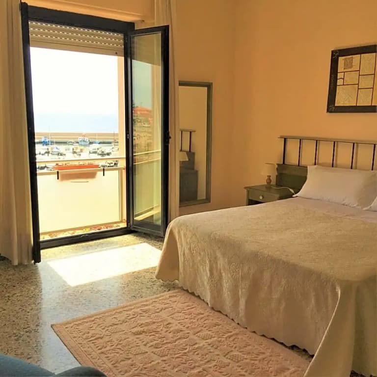 Standard Quadruple room with sea view