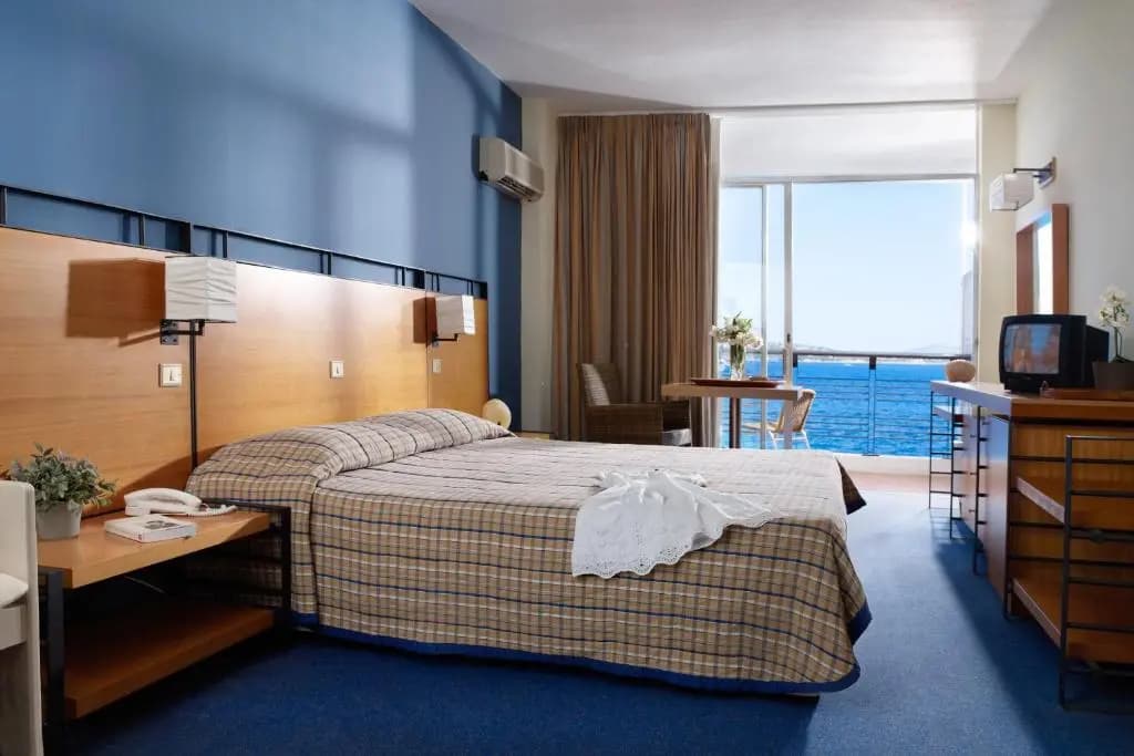 Standard Quadruple room with sea view