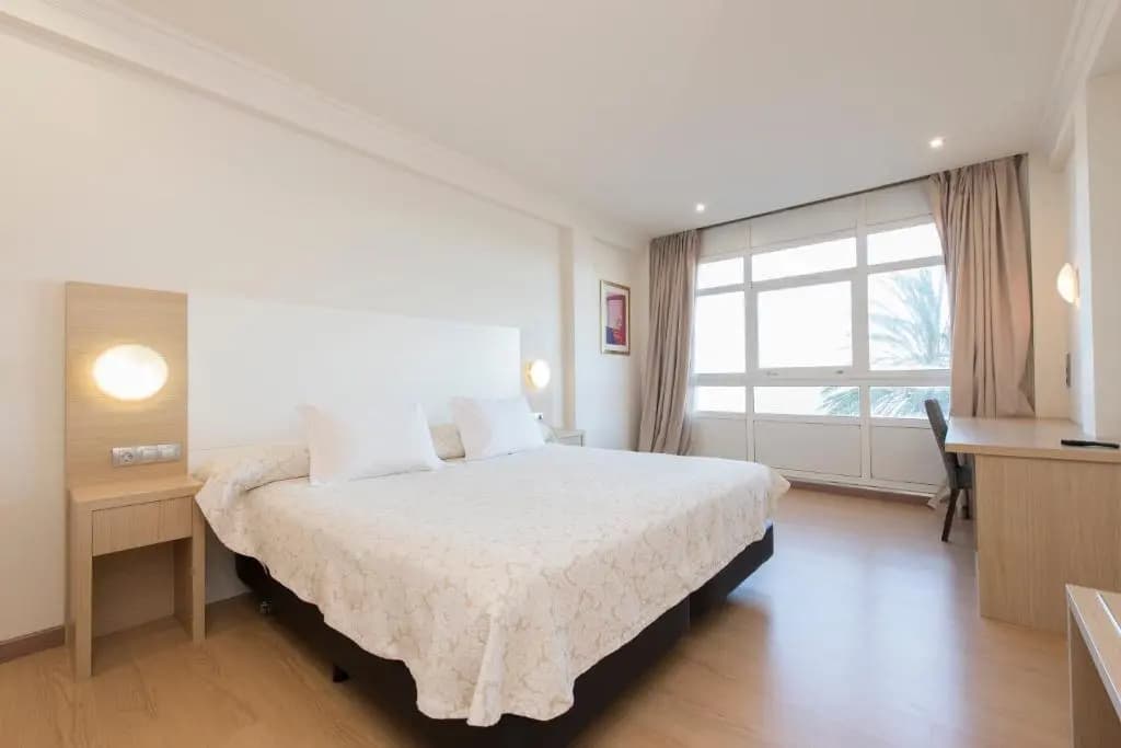 Classic Double room with sea view full double bed