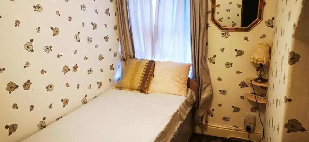 Economy room