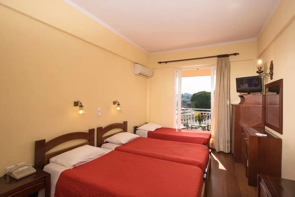 Standard Triple room with balcony