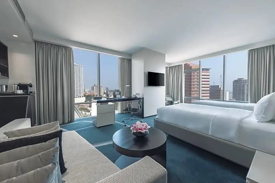 Classic Quadruple room with bay view