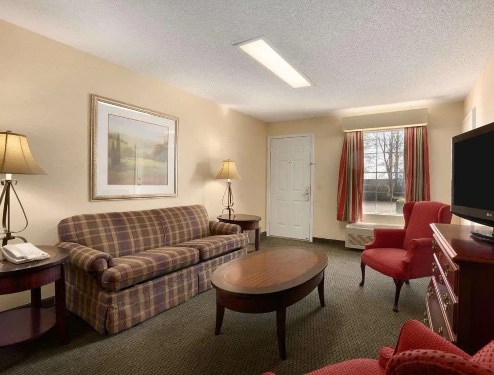 1 Bedroom Double Suite full double bed