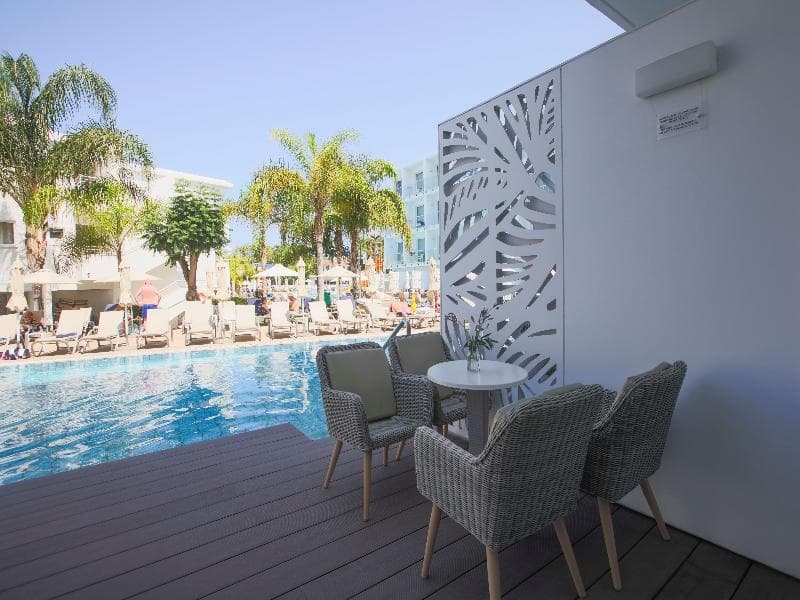 Junior Suite with balcony and with pool view