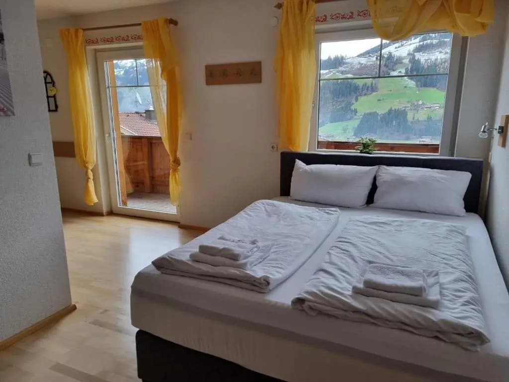 Apartment with mountain view