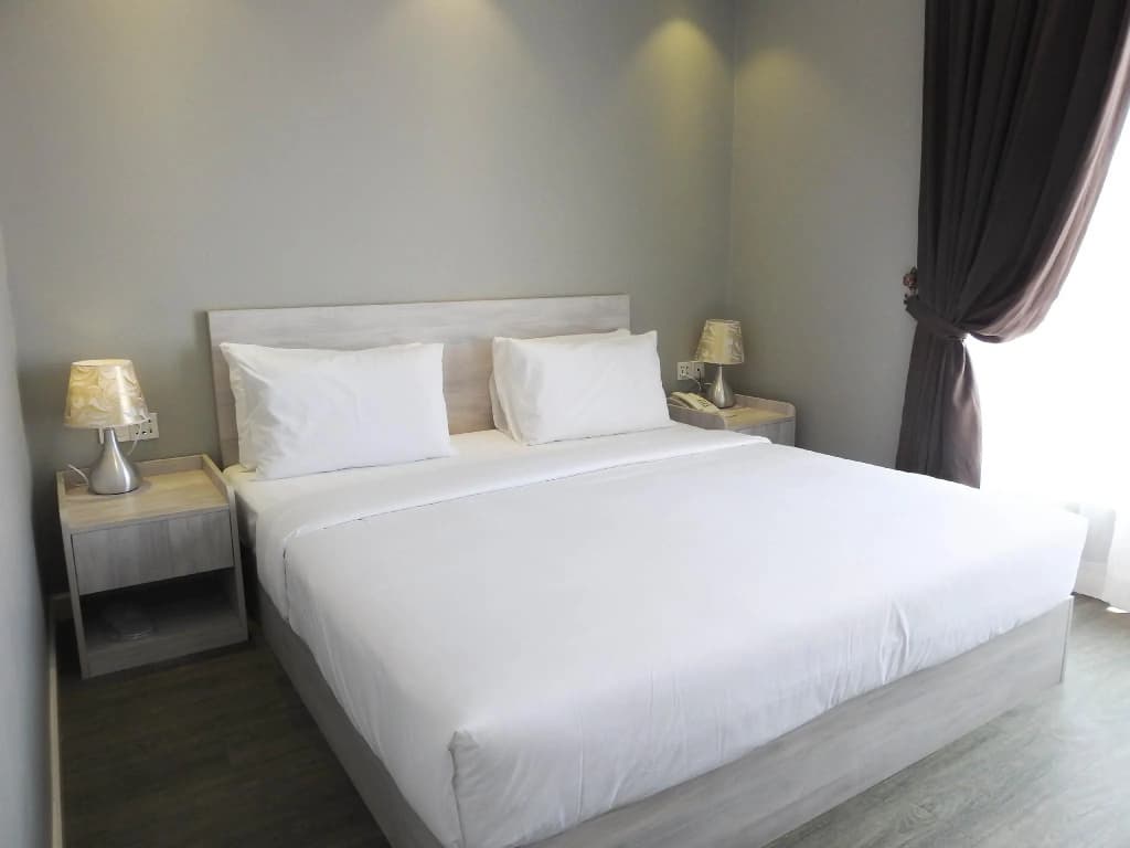 1 Bedroom Double Suite full double bed