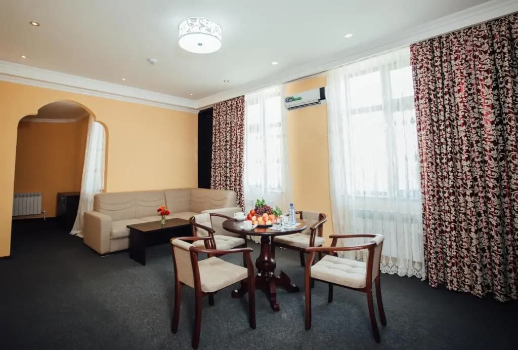 Double Suite full double bed