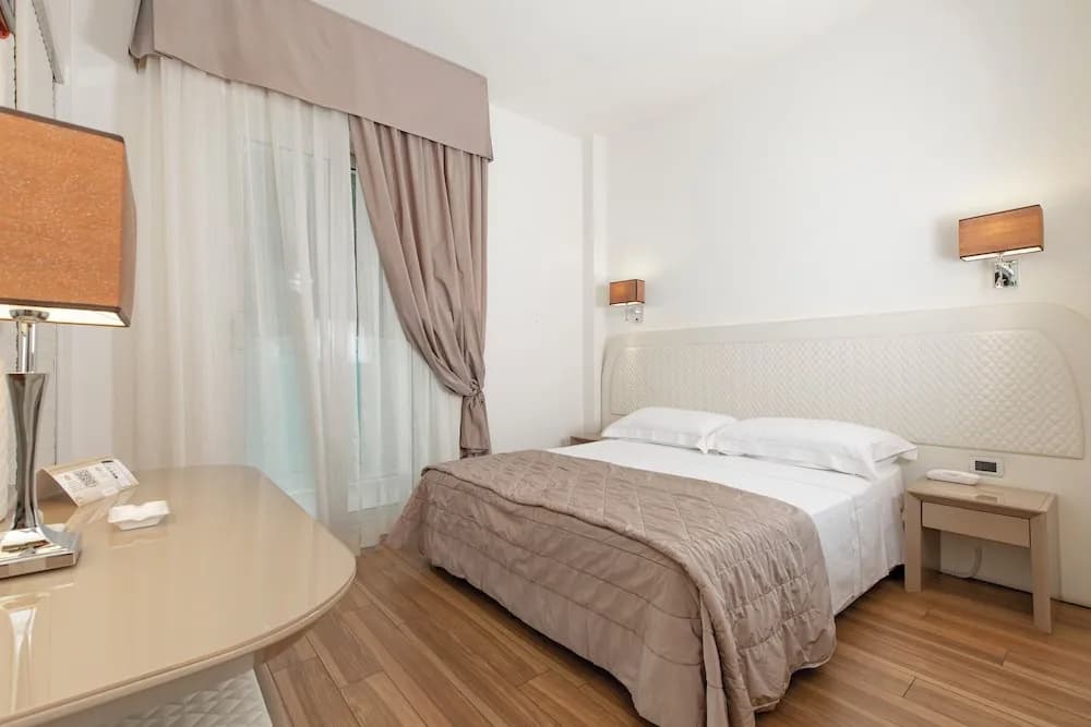 Superior Double room with partial sea view full double bed