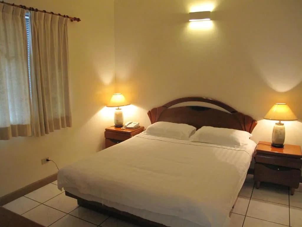 Double Suite full double bed