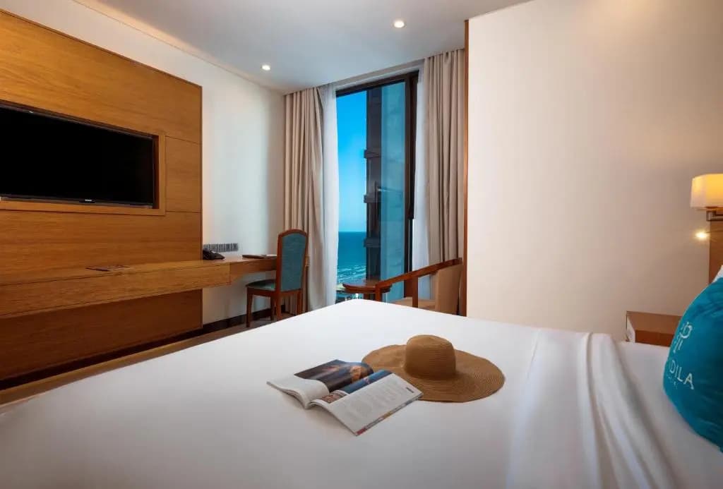Deluxe Double room with partial ocean view full double bed
