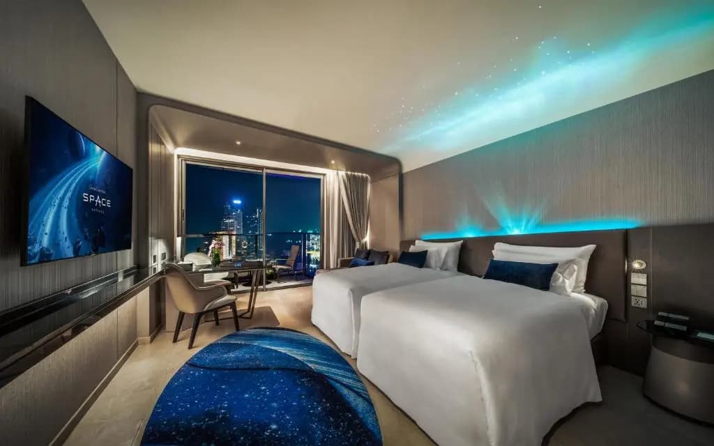 Premium Double Space room with balcony twin beds