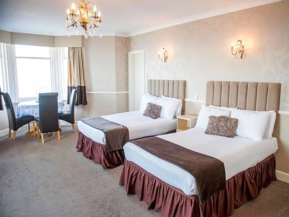 Double Suite with sea view full double bed