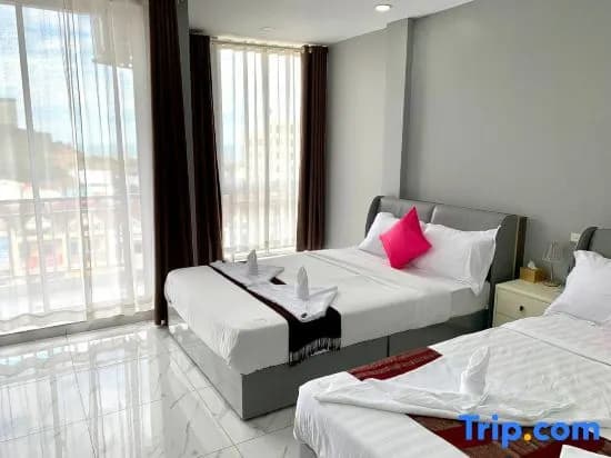Deluxe Double room with city view twin beds