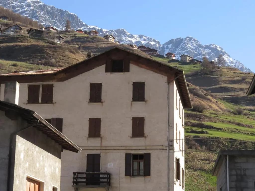 Apartment with mountain view