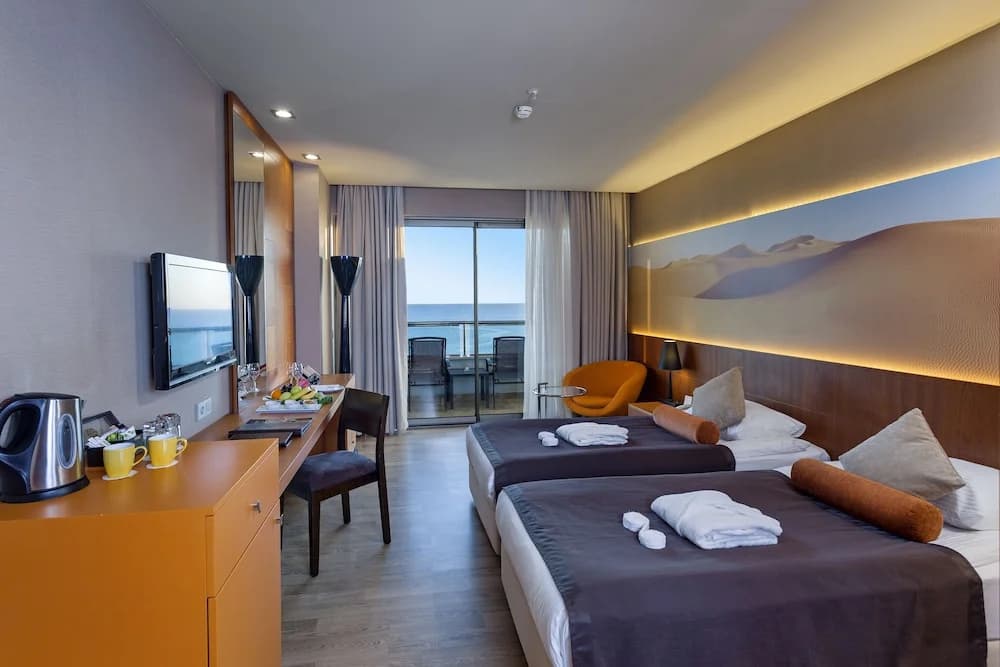 Standard room with balcony and with partial sea view