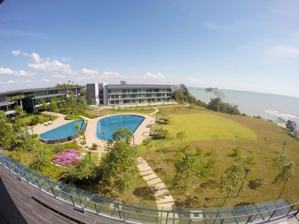 Deluxe room with pool view