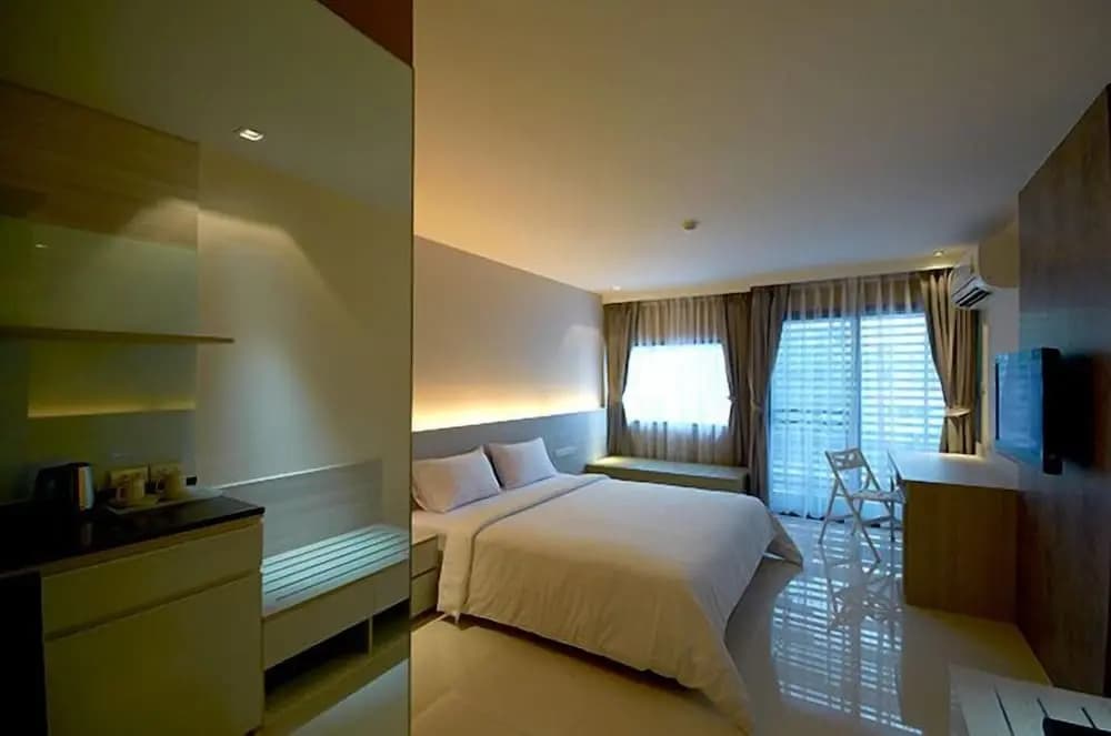 Double Studio with balcony full double bed