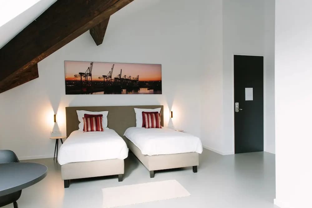 Economy room