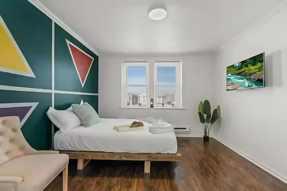 2 Bedrooms Apartment