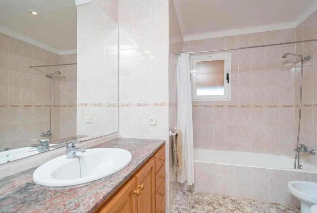 2 Bedrooms Villa