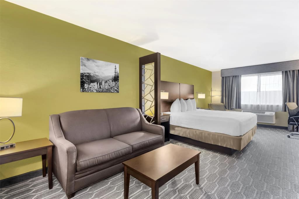 Double Suite full double bed
