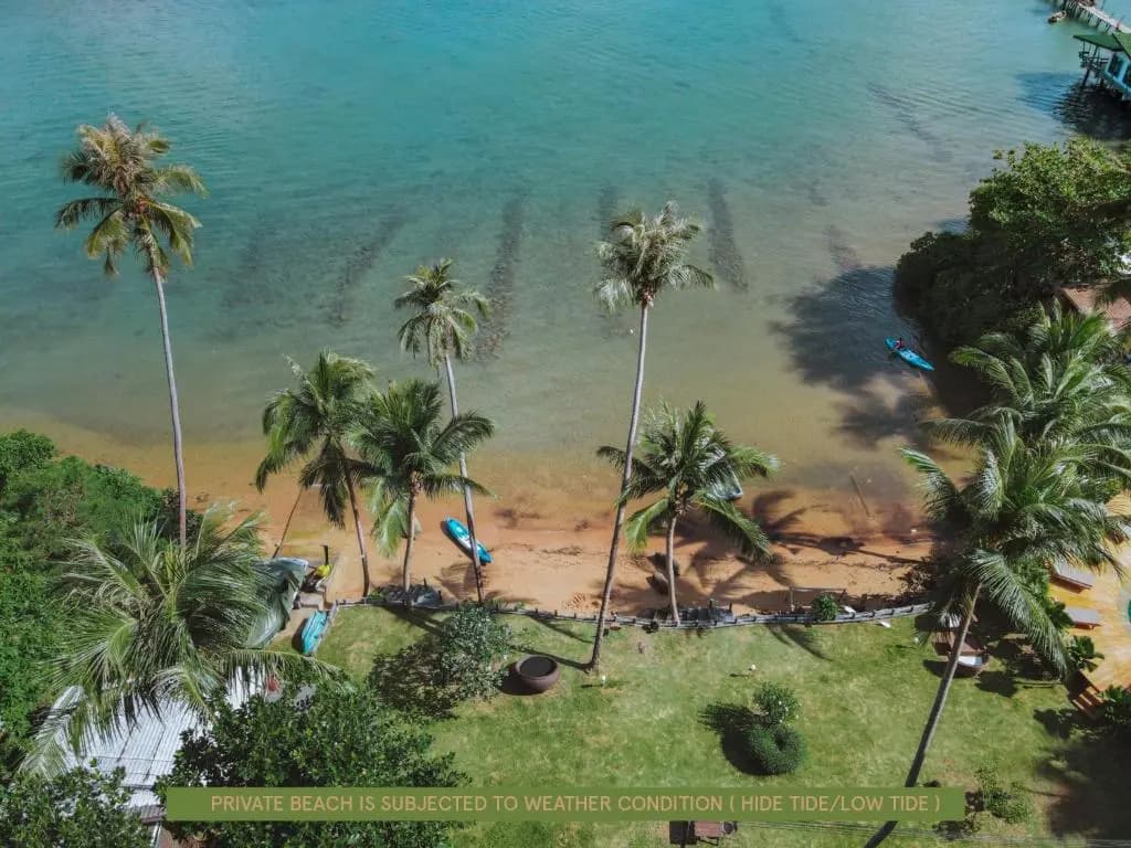 Deluxe Double room beachfront full double bed