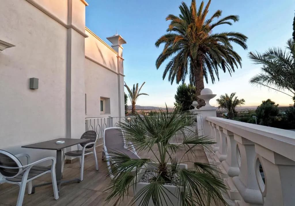 Deluxe Double room with balcony full double bed