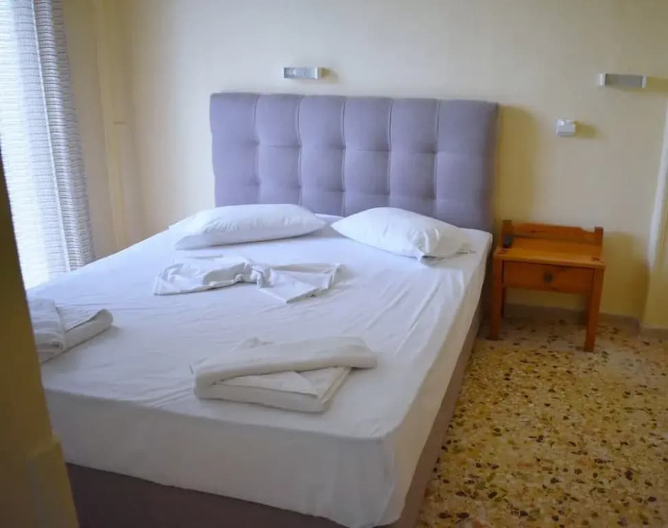 Economy Double room with partial sea view full double bed