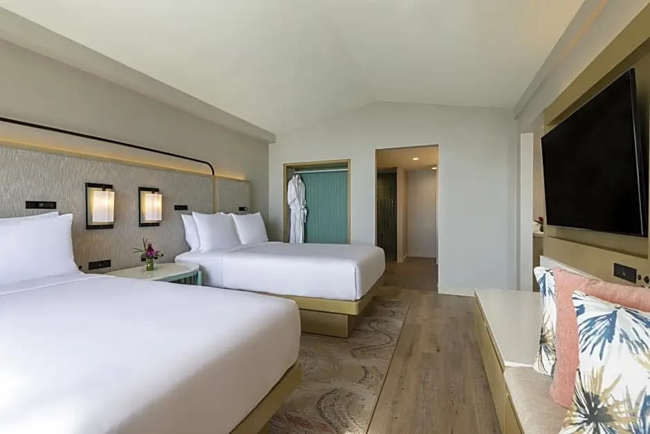 1 Bedroom Quadruple Suite with balcony and oceanfront
