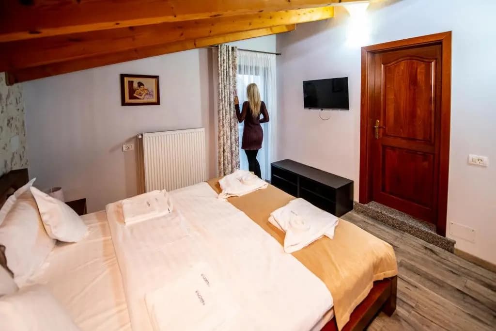 Deluxe Double room with balcony full double bed