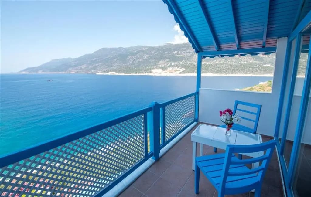 Deluxe Double room with balcony and with sea view full double bed
