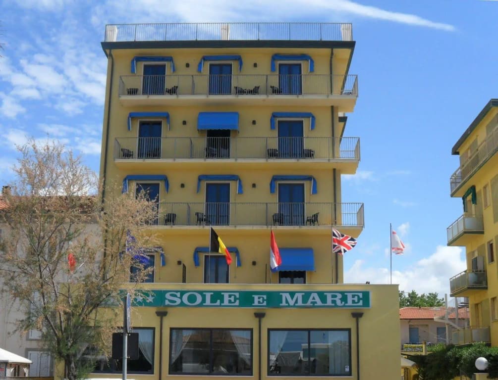 Hotel photo 1