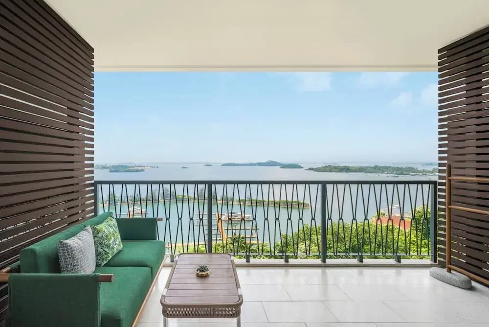 Deluxe Double room with balcony and with ocean view twin beds