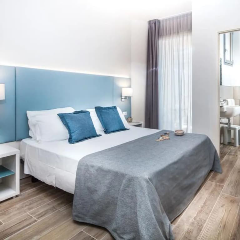 Deluxe Triple room with balcony