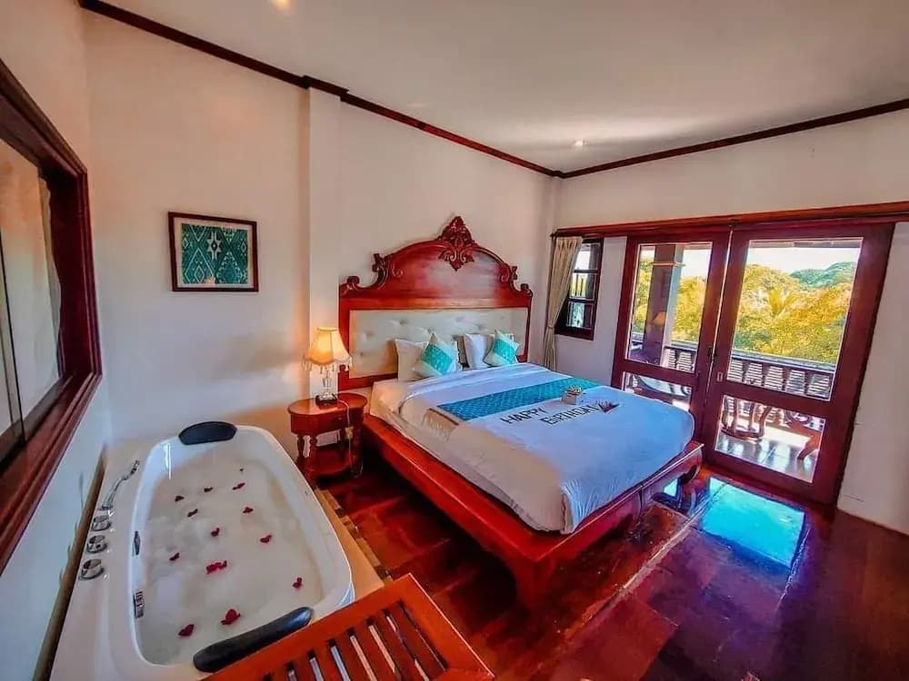 Deluxe Double room with balcony and with mountain view full double bed