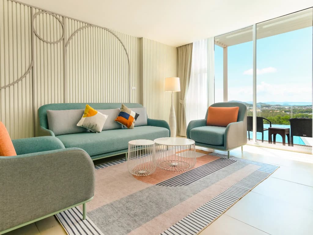 Suite with balcony and with pool view