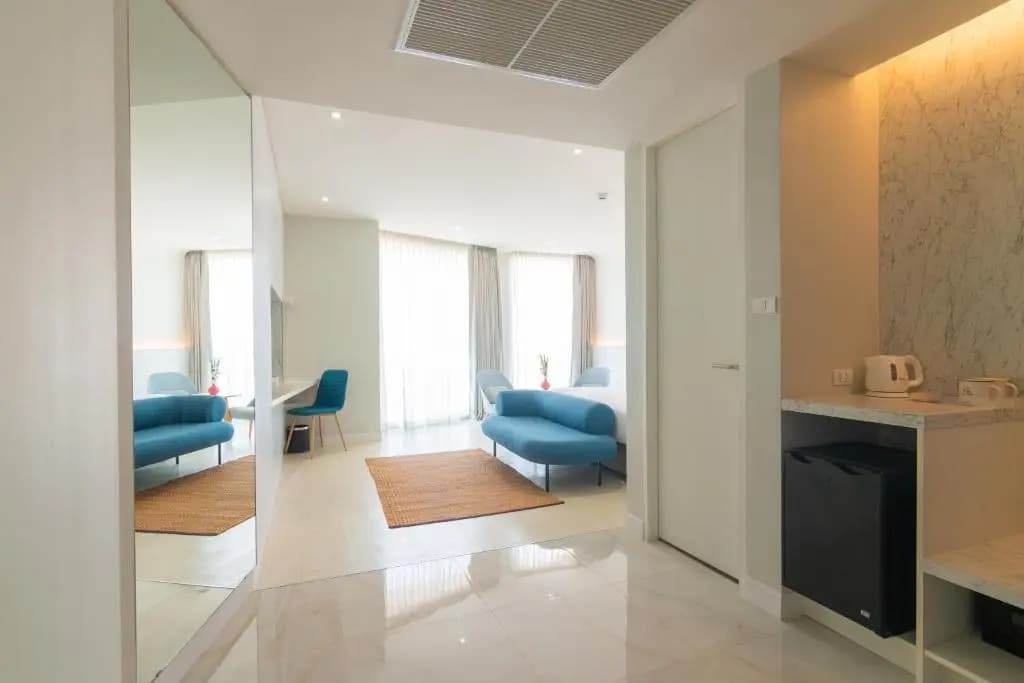 Suite with city view