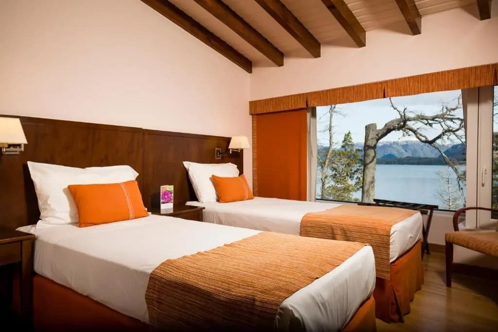 Classic Double room with lake view full double bed