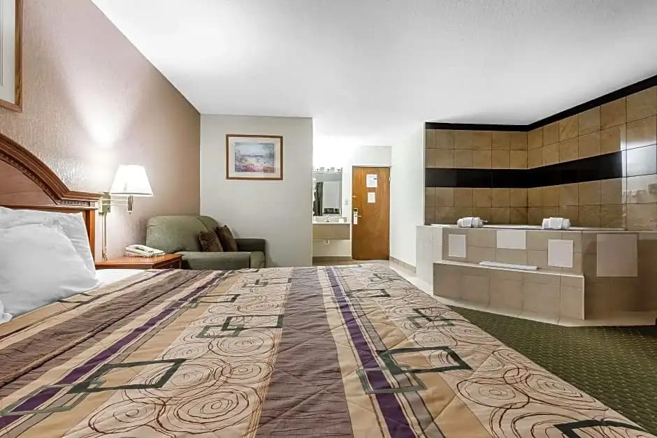 Double Suite full double bed
