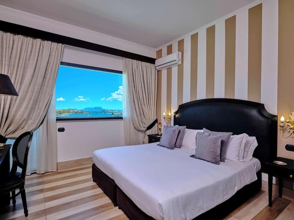 Double Suite with balcony and with sea view full double bed