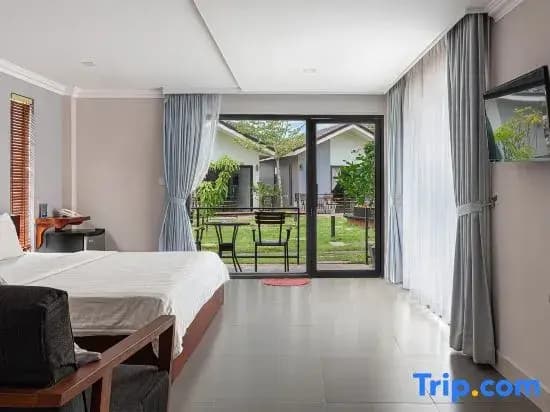 Deluxe Double room with garden view full double bed
