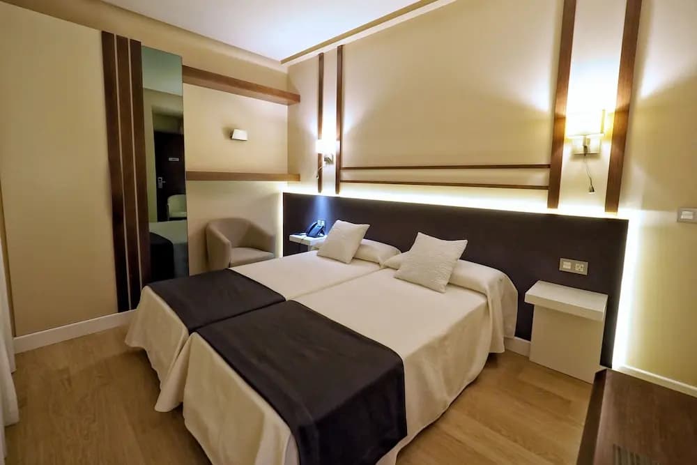 Deluxe Triple room with balcony