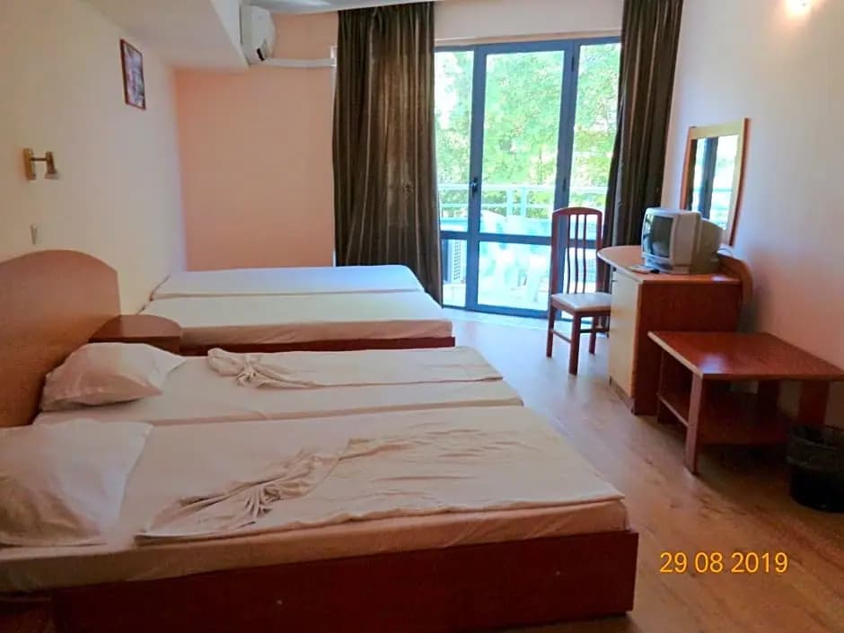 Standard room with park view
